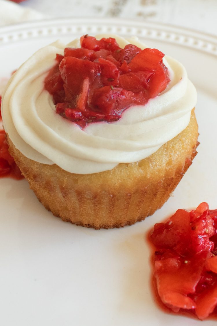 strawberry shortcake cupcakes with cream cheese frosting - Fork Freedom