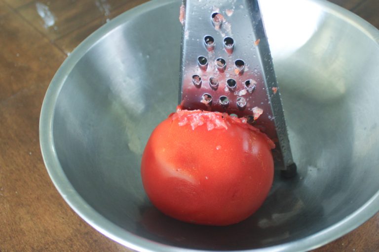 grating tomatoe