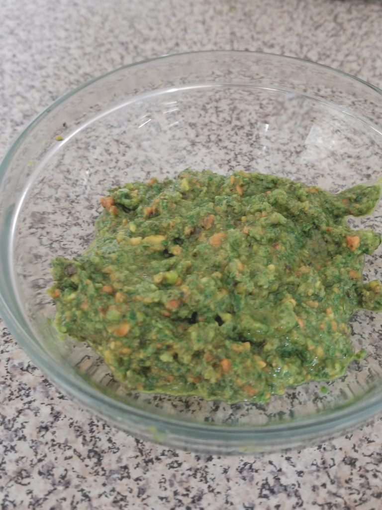 pesto in bowl